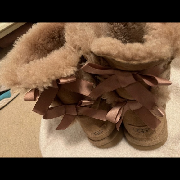 CUTE UGG BOOTS - Picture 1 of 3